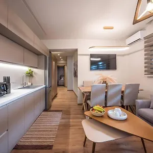Amalia's Luxury 2 Apartment